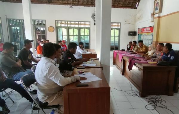 Audensi Terbuka: Inisiatif Perangkat Desa Senamat untuk Partisipasi Warga