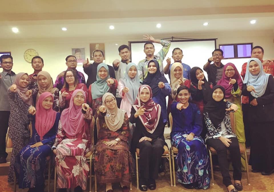 Kursus Keterampilan Fotografi: Membekali Generasi Muda Desa Senamat di Bidang Seni Visual