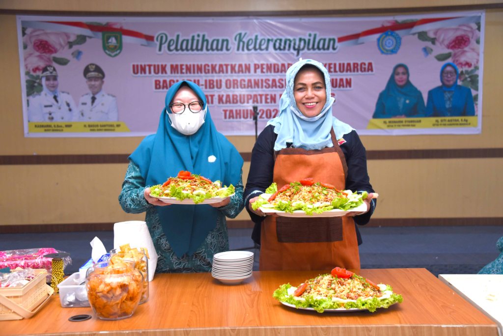 Pelatihan Keterampilan PKK: Desa Senamat yang Kreatif dan Mandiri