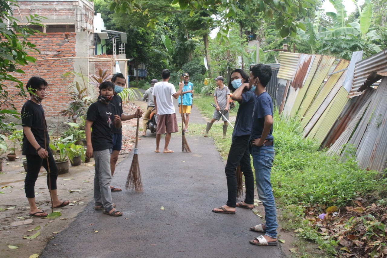 Kesadaran Lingkungan Masyarakat: Desa Senamat Menciptakan Program untuk Meningkatkan Kesadaran Sampah