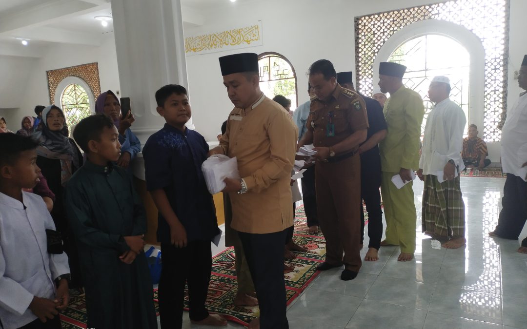 SANTUNI ANAK YATIM PADA PERAYAAN 10 MUHARRAM 1445 H TAHUN 2023