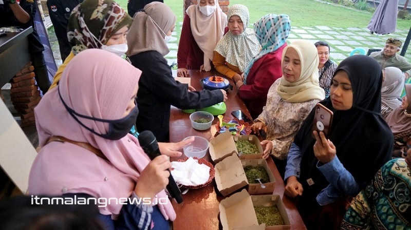 **Memanfaatkan Potensi Lokal: PKK Senemat Berkreasi Berbasis Lingkungan**