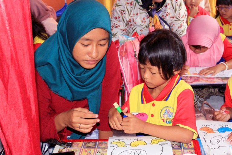 Memupuk Semangat Seni: Peran PKK dalam Melestarikan Kreativitas di Desa Senamat