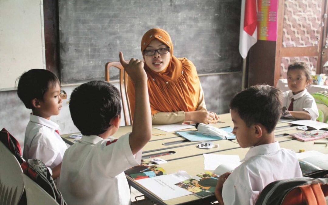 Guru Sebagai Pembentuk Karakter Anak: Desa Senamat Menginspirasi