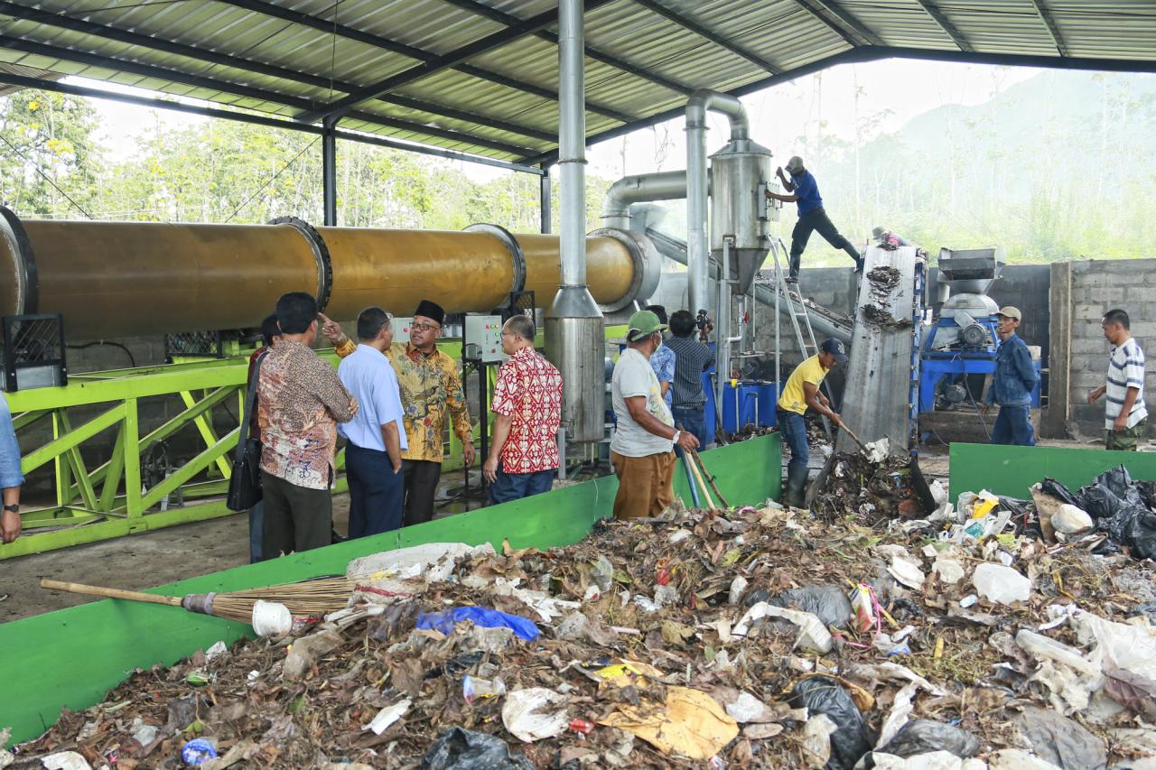 Desa Ramah Plastik: Merancang Strategi Terpadu untuk Pemanfaatan Limbah Plastik