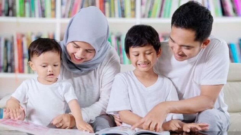 Pembentukan Karakter Anak Melalui Pendidikan Moral di Rumah: Peran Orang Tua di Desa Senamat