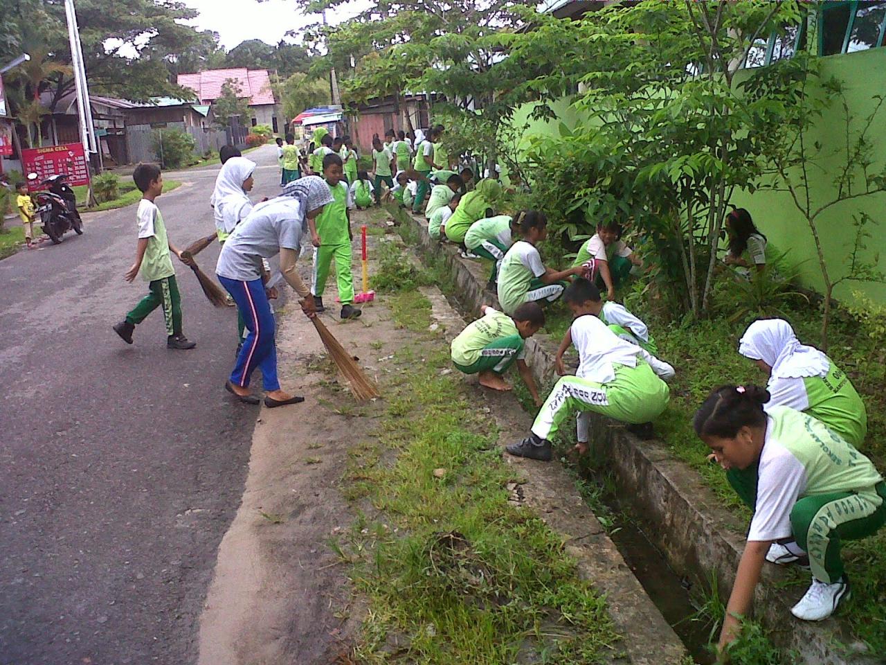 Ayo Gotong Royong untuk Keamanan: Desa Senamat Bersatu Melawan Ancaman