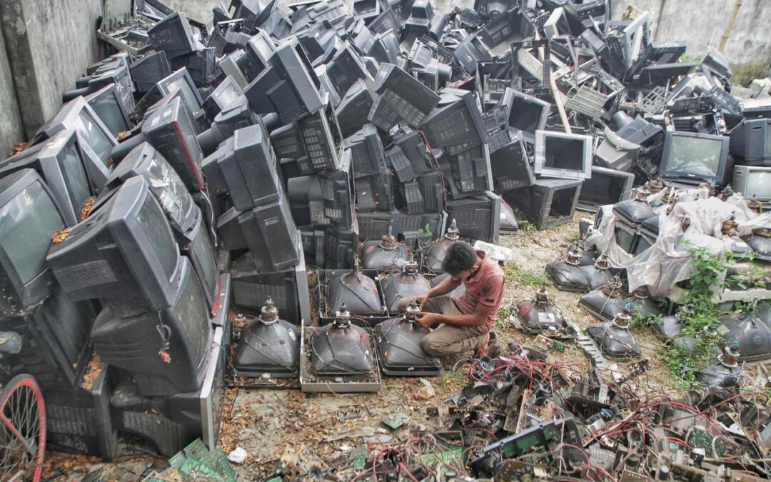 Jangan Abaikan Sampah: Peran Penting Warga Desa Senamat dalam Pencegahan DBD