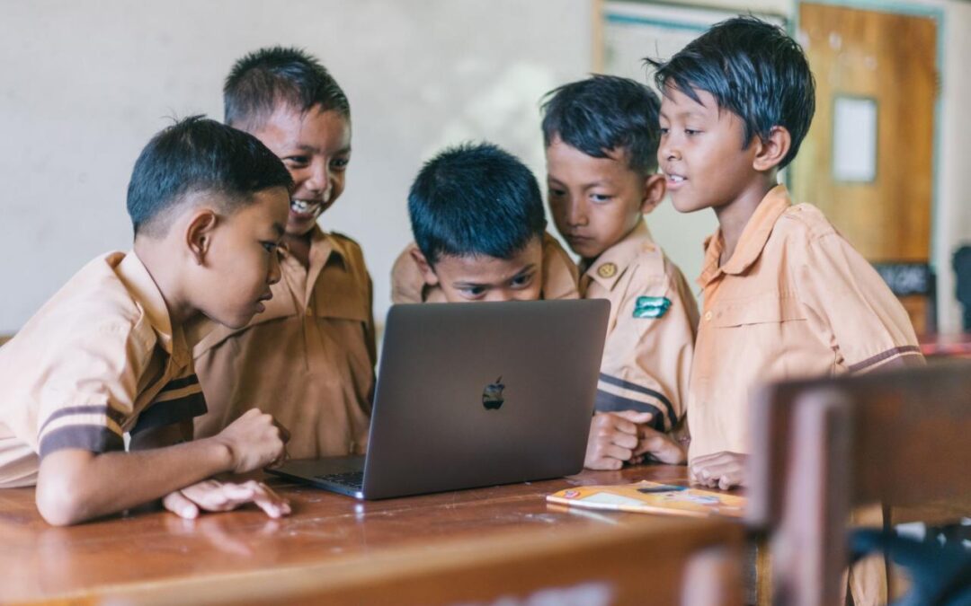 Pendidikan Karakter: Membangun Pondasi Nilai Positif dalam Pendidikan di Desa Senamat